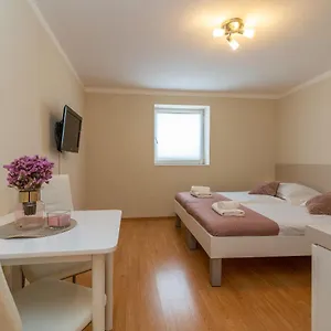 Leonarda Apartamento Trogir