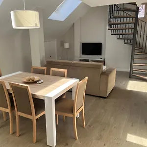 https://apartamentos-pinar-malaga-centro.hotelsinnerja.org